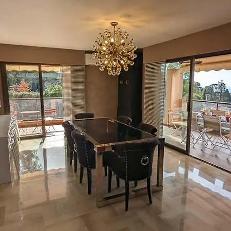 Victoria 5 Bedrooms