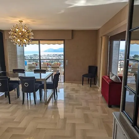 Victoria 5 Bedrooms