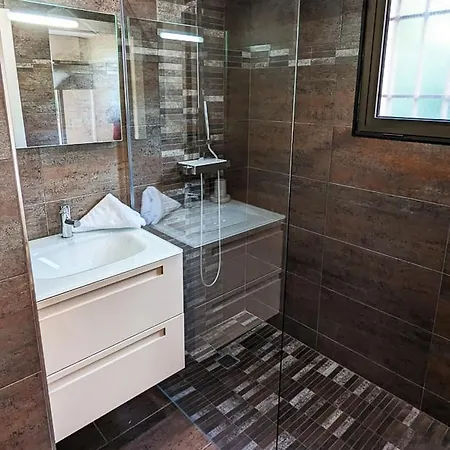 Victoria 5 Bedrooms Appartement