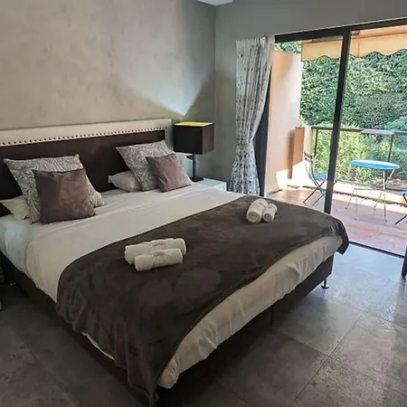 Victoria 5 Bedrooms Appartement *