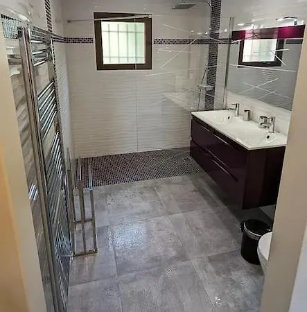 Victoria 5 Bedrooms Apartmán *