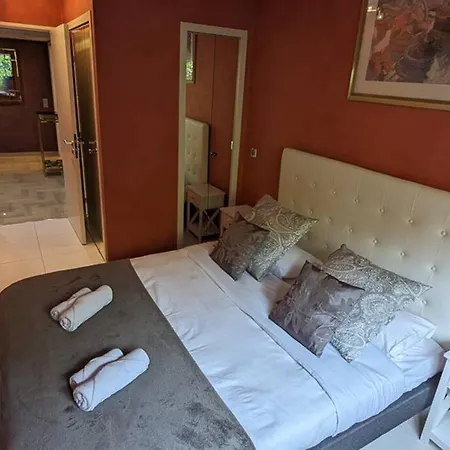 Victoria 5 Bedrooms Appartement